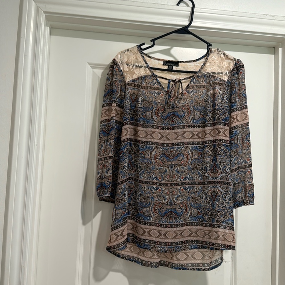 Women’s size small blouse. No stretch. Petty lace detail in the front and back.